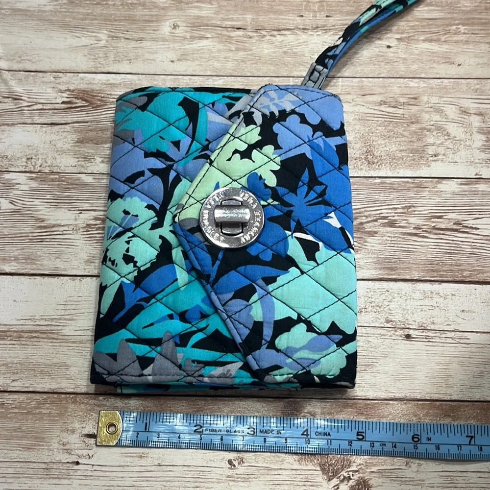 Vera Bradley Camofloral Pattern Wristlet Clutch Wallet Blue Green Tropical